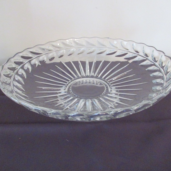 Glass star pattern pedestal Bowl - Picture 2 of 7